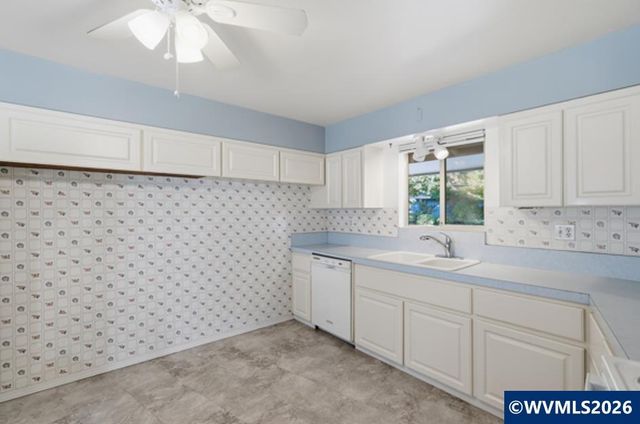 724 South Nebergall Lp NE, Albany, OR 97321