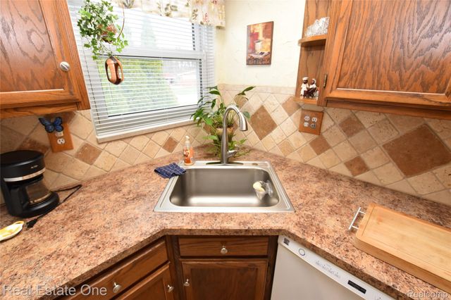 36685 Angeline Circle, Livonia, MI 48150