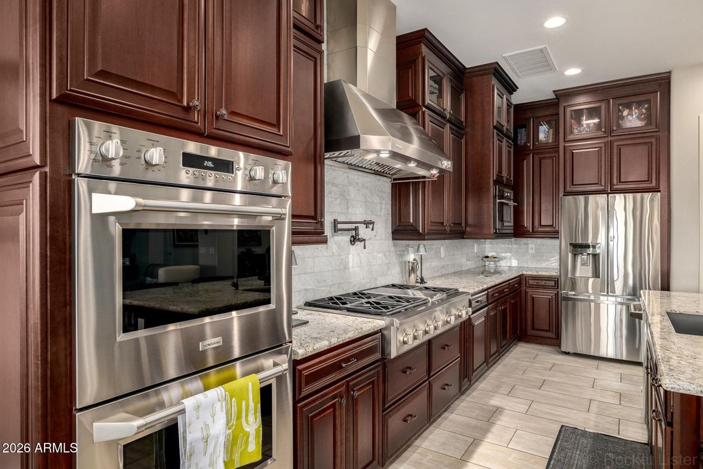 Image 27 of property listing at 23114 N 45th Place, Phoenix, AZ 85050