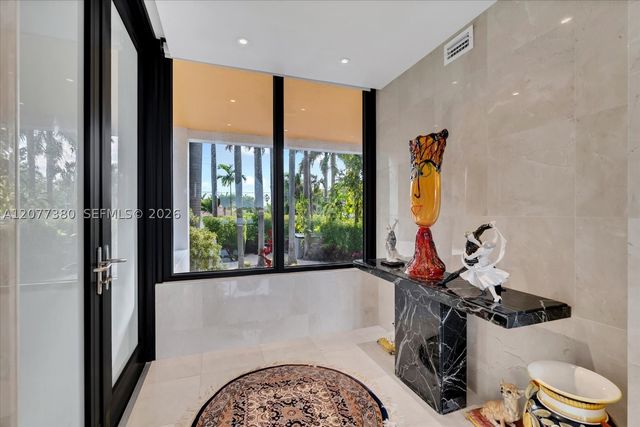 279 N Hibiscus Dr, Miami Beach, FL 33139