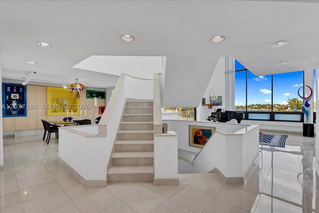279 N Hibiscus Dr, Miami Beach, FL 33139