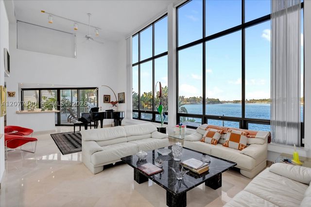 279 N Hibiscus Dr, Miami Beach, FL 33139