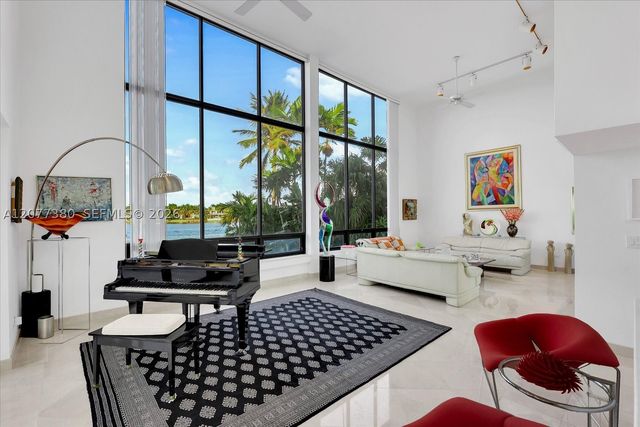 279 N Hibiscus Dr, Miami Beach, FL 33139