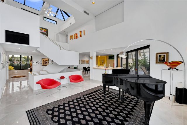 279 N Hibiscus Dr, Miami Beach, FL 33139