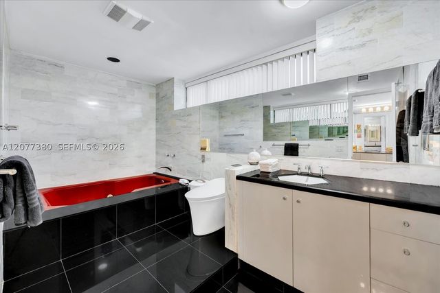 279 N Hibiscus Dr, Miami Beach, FL 33139