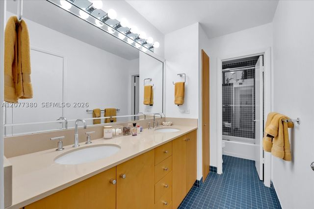 279 N Hibiscus Dr, Miami Beach, FL 33139