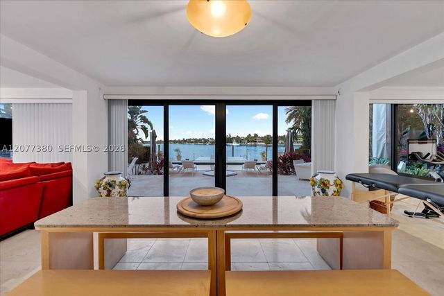279 N Hibiscus Dr, Miami Beach, FL 33139