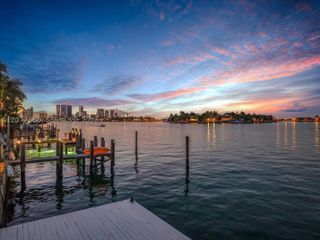 279 N Hibiscus Dr, Miami Beach, FL 33139