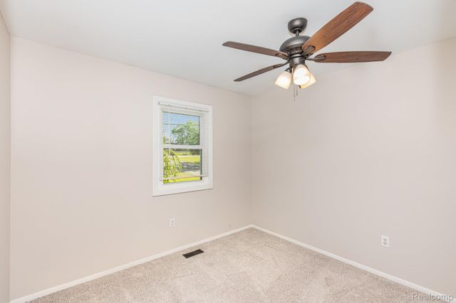 14108 North Road, Fenton, MI 48430