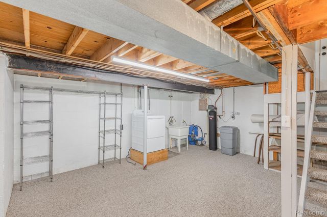 14108 North Road, Fenton, MI 48430