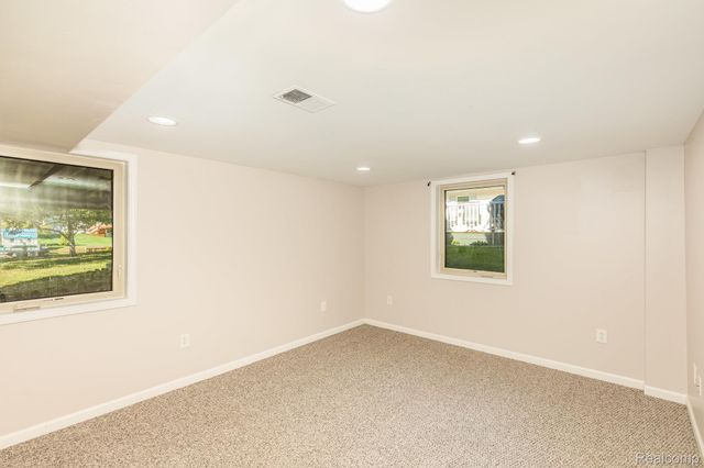 14108 North Road, Fenton, MI 48430