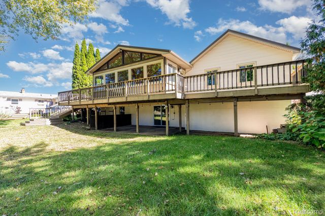 14108 North Road, Fenton, MI 48430