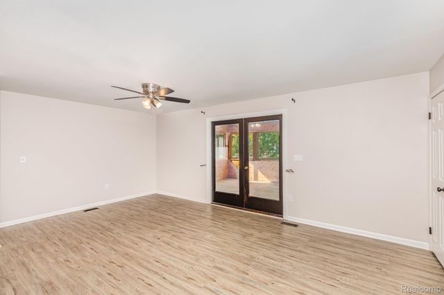 14108 North Road, Fenton, MI 48430