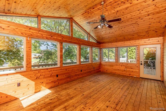 14108 North Road, Fenton, MI 48430