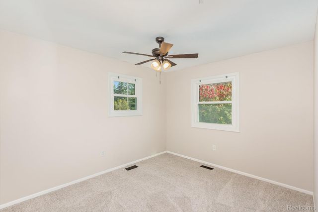 14108 North Road, Fenton, MI 48430