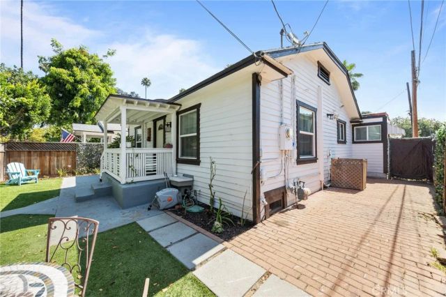 450 N Holliston, Pasadena, CA 91106