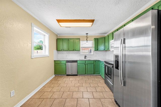 3814 SE Dorchester Dr, Lawton, OK 73501