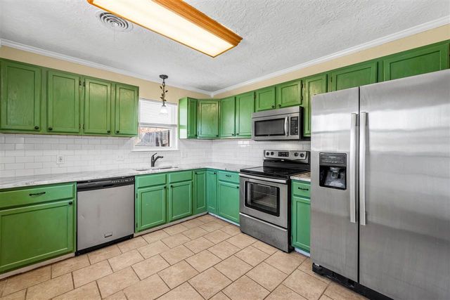 3814 SE Dorchester Dr, Lawton, OK 73501