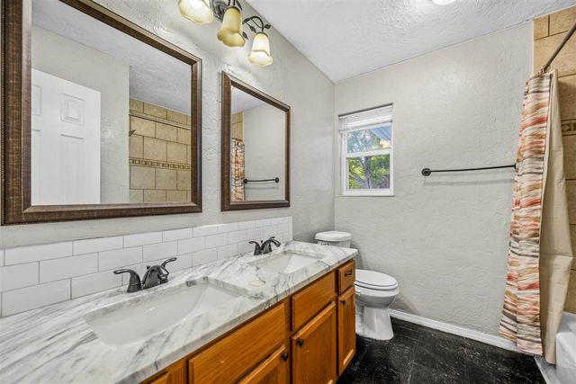 3814 SE Dorchester Dr, Lawton, OK 73501
