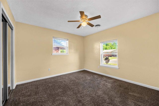 3814 SE Dorchester Dr, Lawton, OK 73501