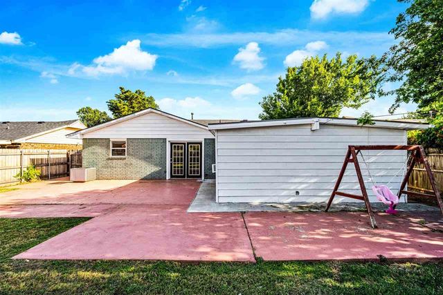 3814 SE Dorchester Dr, Lawton, OK 73501