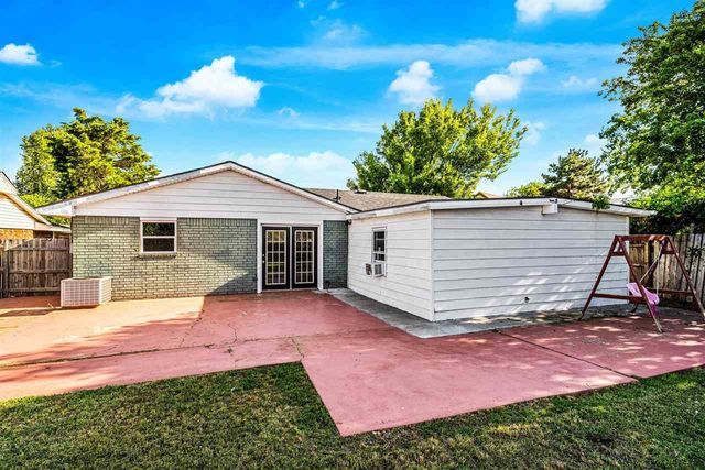 3814 SE Dorchester Dr, Lawton, OK 73501