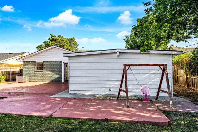 3814 SE Dorchester Dr, Lawton, OK 73501