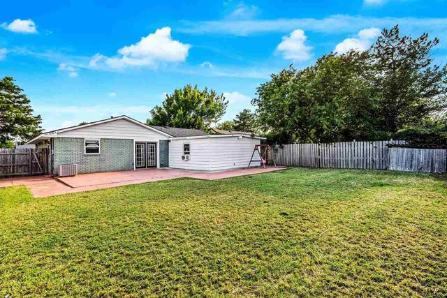 3814 SE Dorchester Dr, Lawton, OK 73501