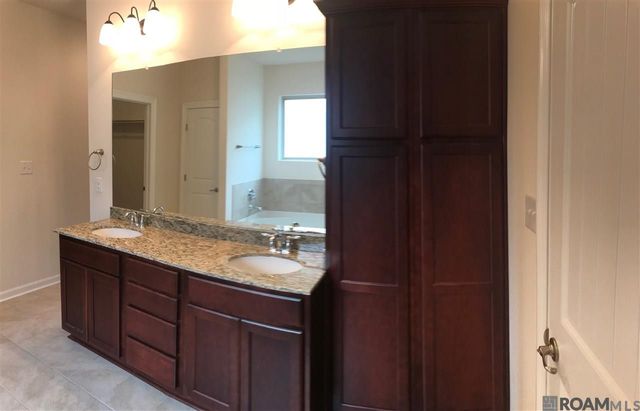 1418 Gardenia Ln, Baton Rouge, LA 70820