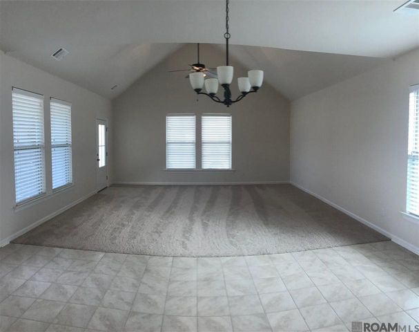 1418 Gardenia Ln, Baton Rouge, LA 70820