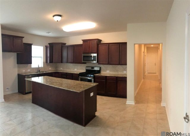 1418 Gardenia Ln, Baton Rouge, LA 70820