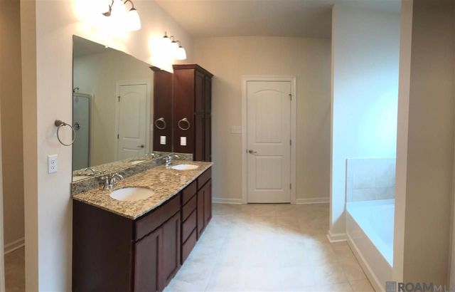 1418 Gardenia Ln, Baton Rouge, LA 70820