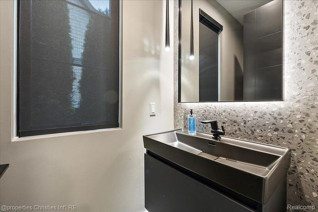 787 Ann Street, Birmingham, MI 48009