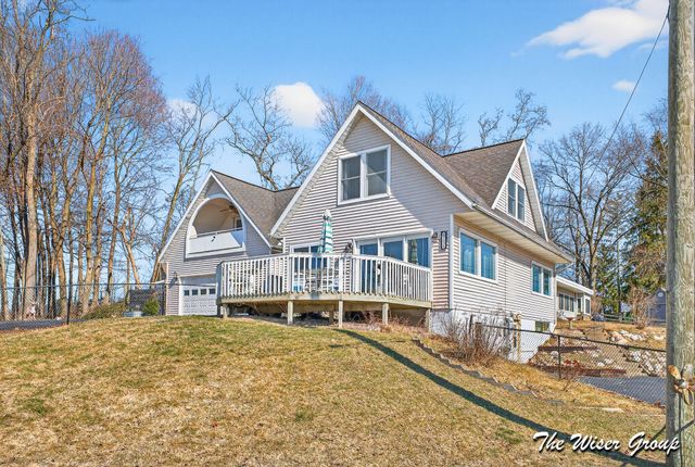 51536 Summit Street, Paw Paw, MI 49079