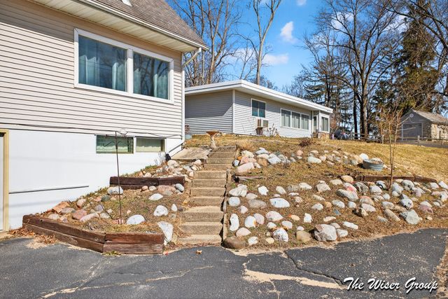 51536 Summit Street, Paw Paw, MI 49079