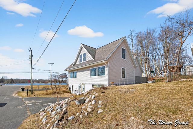 51536 Summit Street, Paw Paw, MI 49079