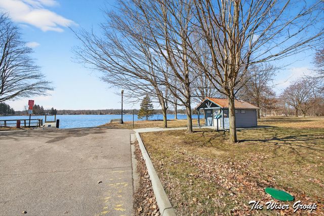 51536 Summit Street, Paw Paw, MI 49079