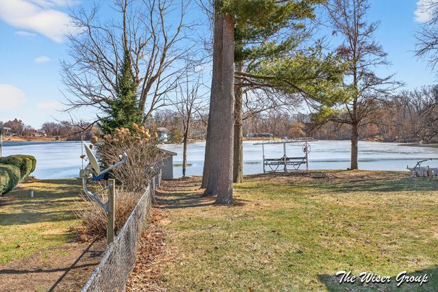 51536 Summit Street, Paw Paw, MI 49079