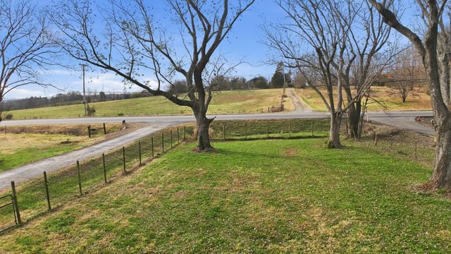 728 Dobbins Pike, Gallatin, TN 37066