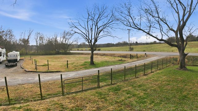 728 Dobbins Pike, Gallatin, TN 37066