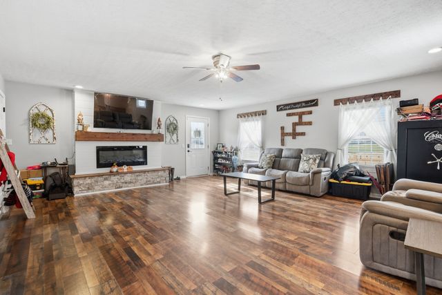 728 Dobbins Pike, Gallatin, TN 37066