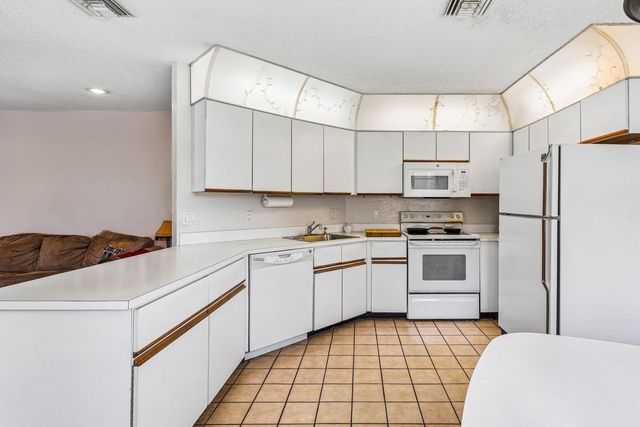 9792 Majorca Place, Boca Raton, FL 33434