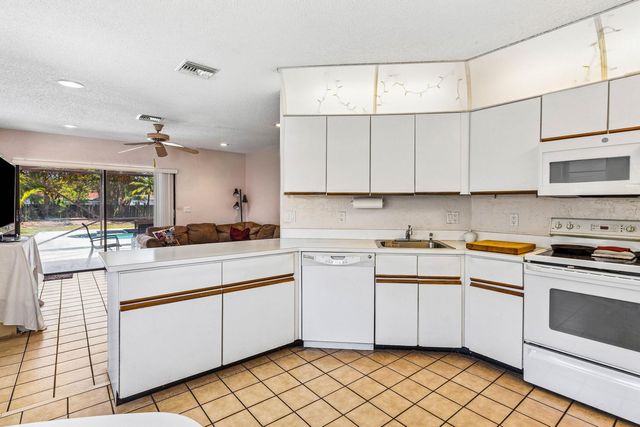 9792 Majorca Place, Boca Raton, FL 33434