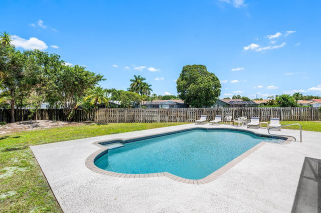 9792 Majorca Place, Boca Raton, FL 33434