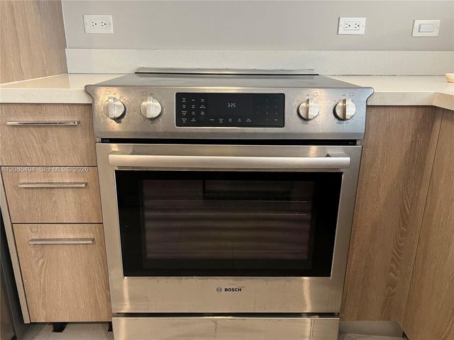 1000 99 6, Bay Harbor Islands, FL 33154