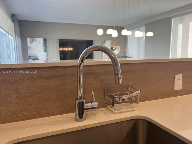 1000 99 6, Bay Harbor Islands, FL 33154