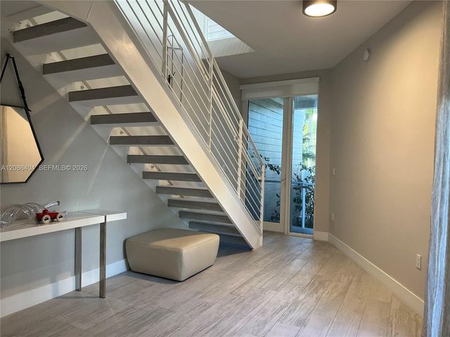 1000 99 6, Bay Harbor Islands, FL 33154