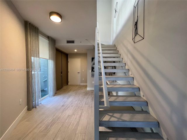 1000 99 6, Bay Harbor Islands, FL 33154