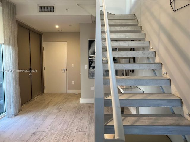1000 99 6, Bay Harbor Islands, FL 33154