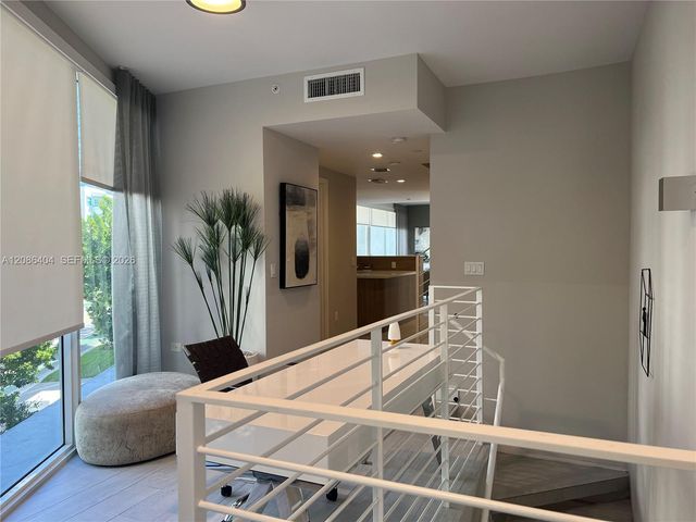 1000 99 6, Bay Harbor Islands, FL 33154